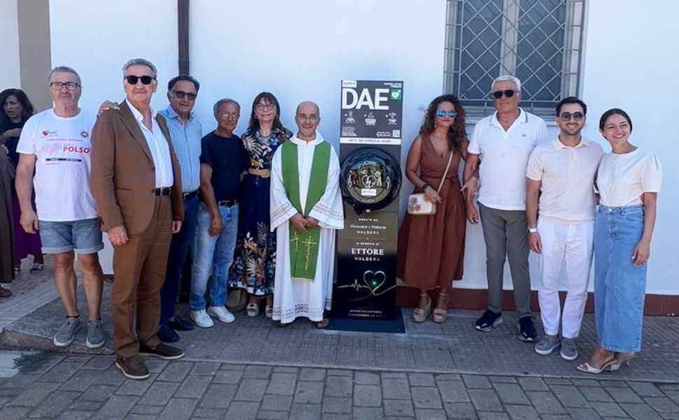 Rossano, giovani sposi donano un nuovo defibrillatore alla parrocchia di contrada Amica 51 defibrillatore Rossano donazione
