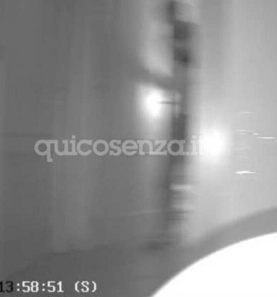 furto casa rende famiglia giocattoli bambino