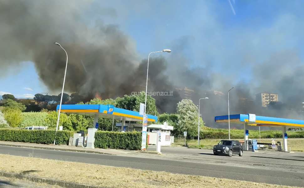 incendio a2 traffico bloccato verso cosenza sud 05