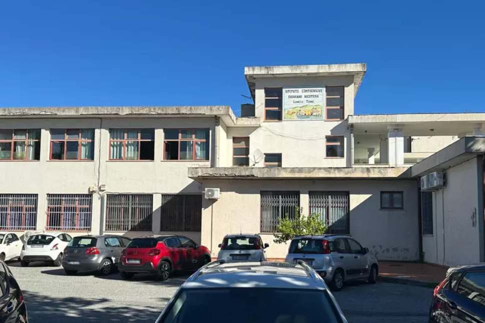 Studente accusato di aver pianificato l'aggressione alla docente, 14enne in carico ai Servizi sociali 52 istituto Nicotera Costabile di Lamezia Terme