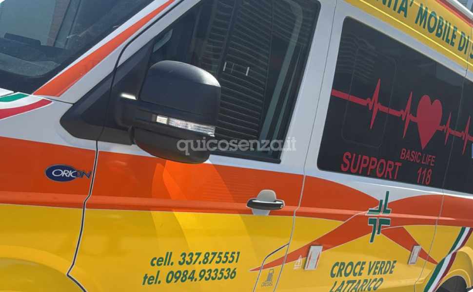 Paura a Luzzi, 51enne colpito da arresto cardiaco: rianimato durante il trasporto in ambulanza 89 luzzi paziente croce verde lattarico