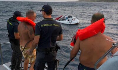 natante avaria isola capo rizzuto - guardia finanza 01