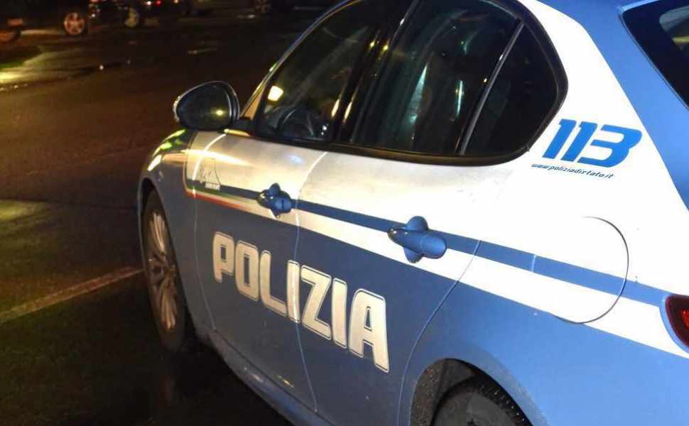 polizia notte supermercato