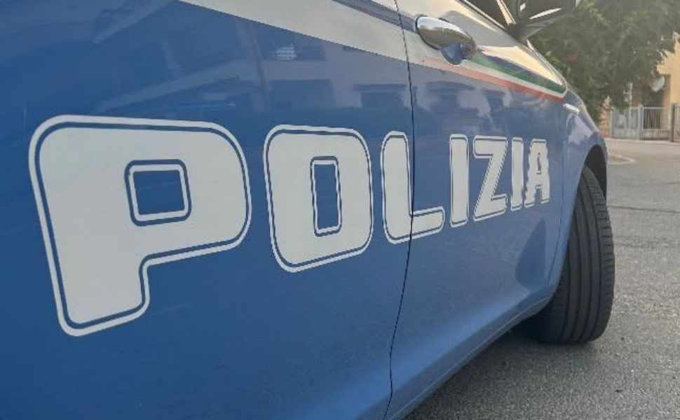Donna priva di sensi in acqua, la richiesta di aiuto: salvata da 2 poliziotti fuori servizio 213 poliziotti salvano donna mare