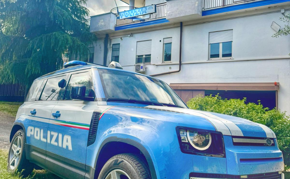 Incubo a Rossano, stalking e minacce di morte al vicino di casa: scatta il braccialetto elettronico 51 rossano-polizia-minacce-corigliano-rossano