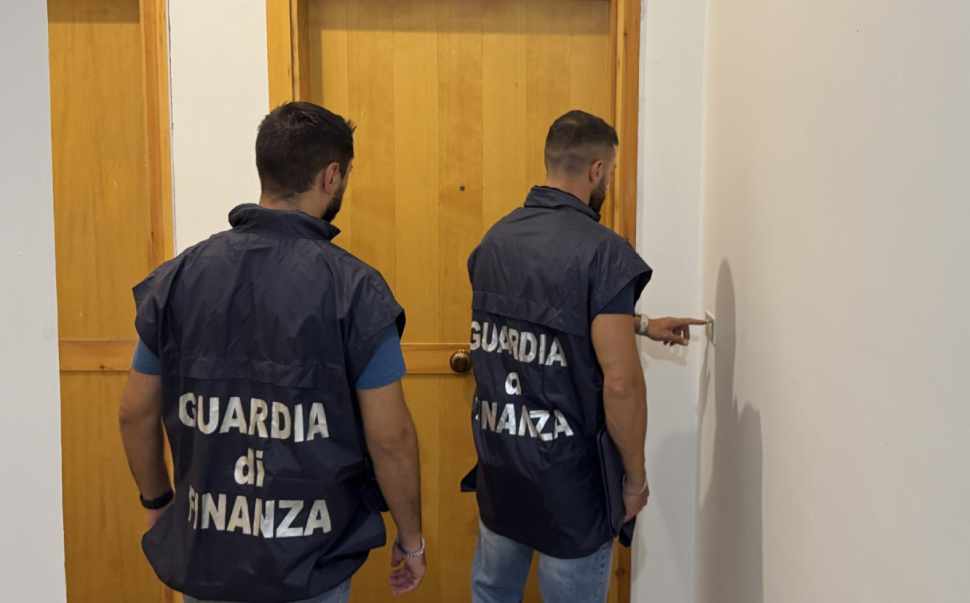 Scoperta una struttura turistica "fantasma": oltre 190 ospiti, 15 appartamenti e incassi non certificati 214 struttura turistica fantasma cirò marina guardia finanza 01