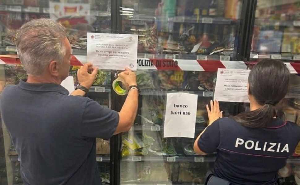 Sequestrati in un supermercato 100 chili di surgelati scongelati, dopo la segnalazione di una cittadina 203 supermercato surgelati crotone 01