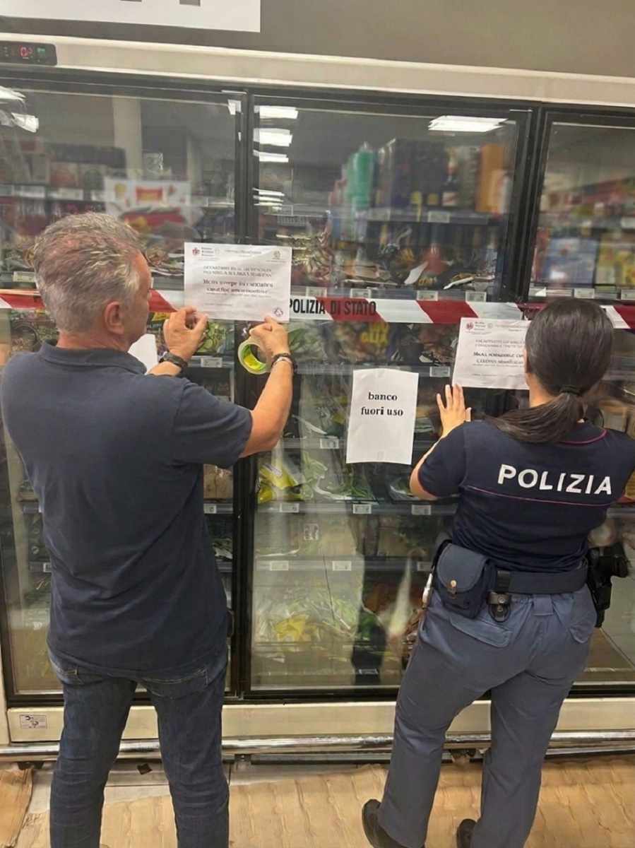 Sequestrati in un supermercato 100 chili di surgelati scongelati, dopo la segnalazione di una cittadina 52 supermercato surgelati crotone 02