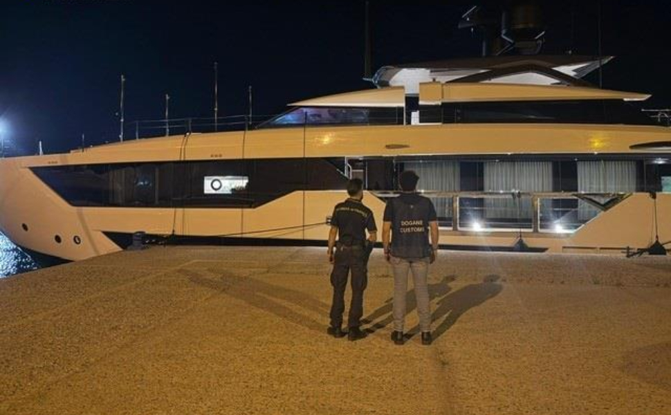 yacht-lusso-sequestrato-roccella