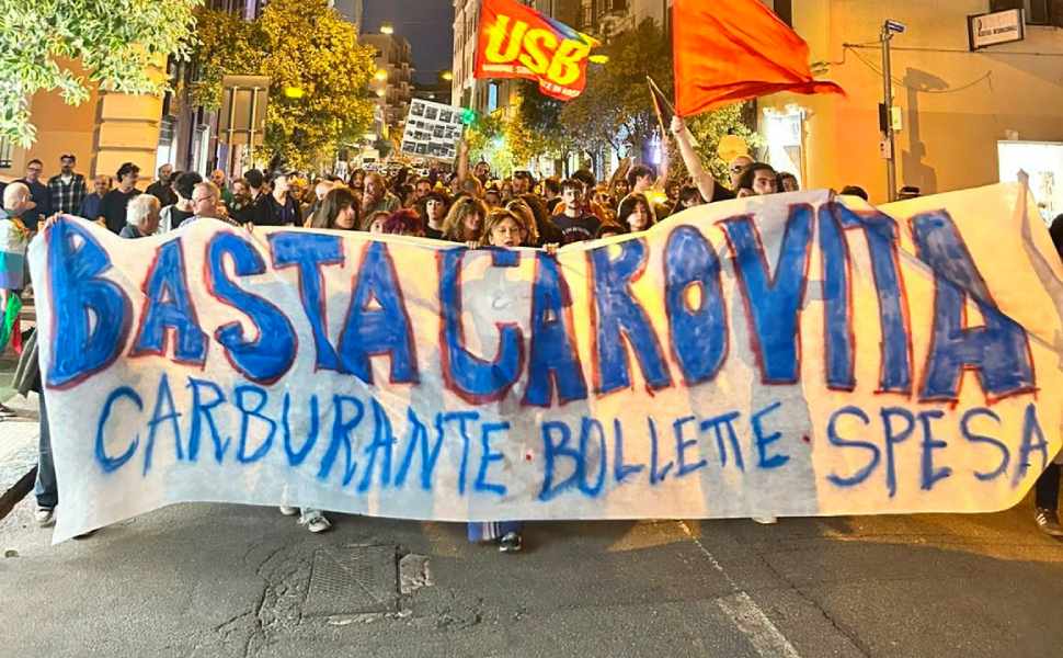 Sciopero generale del 30 ottobre, in piazza a Cosenza la protesta contro carovita e tagli ai servizi 51 30 ottobre sciopero generale cosenza 03