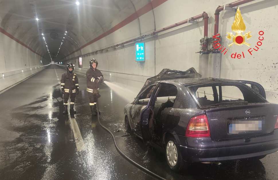 Auto in fiamme SS 280 2