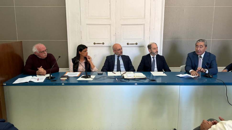 Crisi dell'autotrasporto, in Provincia confronto con lavoratori e sindaci del Tirreno: «Servono risposte tempestive» 52 Autotrasporto incontro Provincia 2