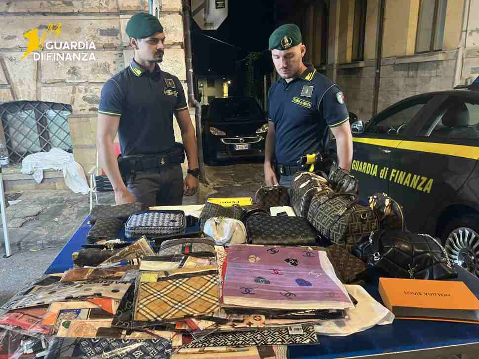 Borse contraffatte sequestro 2