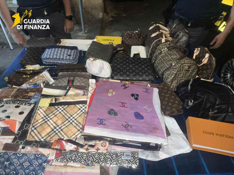 Borse contraffatte sequestro 3
