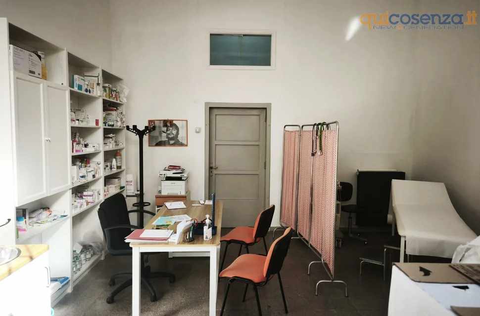 Cosenza: visite, diagnostica ed esami gratis, un aiuto alle famiglie. Campisani racconta "Ambulatorio senza confini" 52 Campisani ambulatorio senza confini - Auser 03