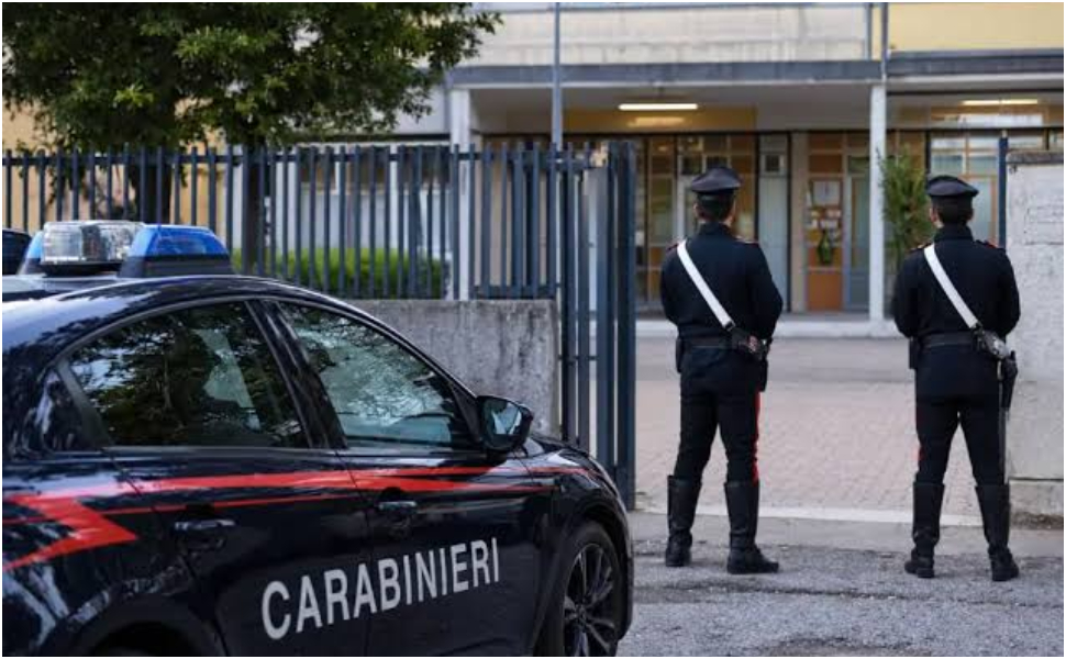 Forze dell’ordine al liceo per sapere chi sciopererà: scoppia la polemica sul corteo del 30 ottobre 214 Carabinieri-scuola-liceo-protesta