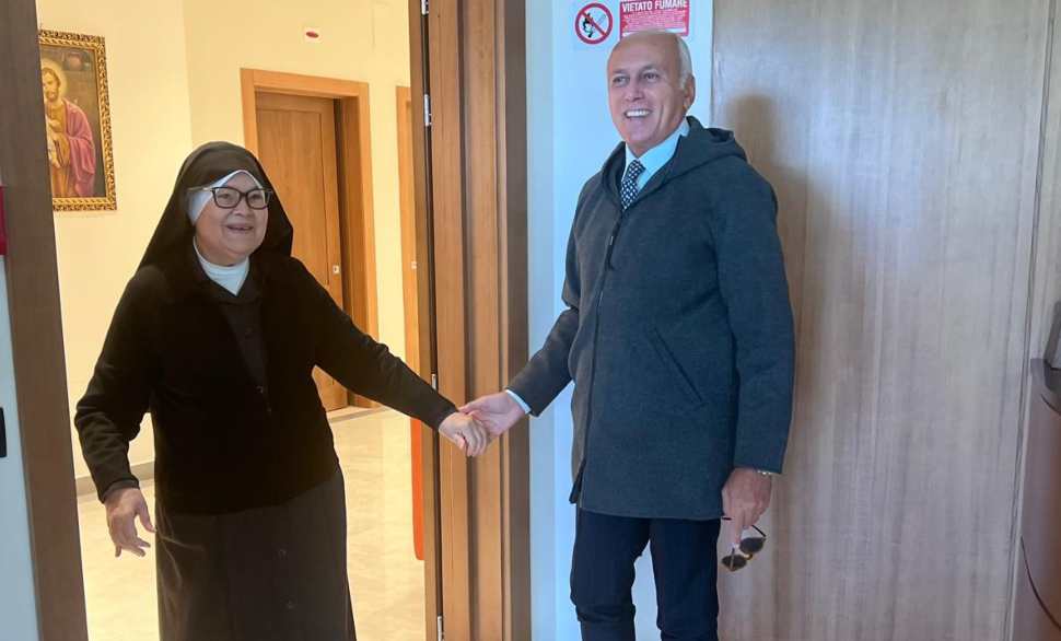 Cosenza, Caruso all'Istituto San Giuseppe: sopralluogo alle criticità della scalinata e visita alla casa di riposo 52 Caruso Suor Ottavia