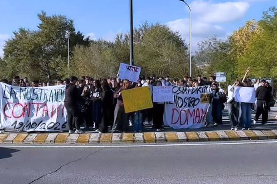 Castrolibero protesta Studenti Valentini-Majorana