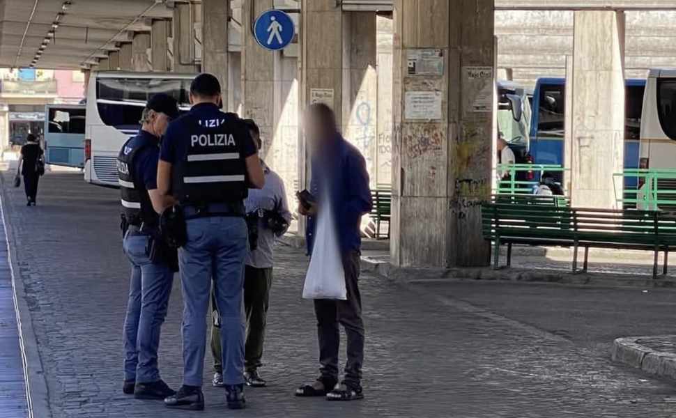 Cosenza, controlli a tappeto all'Autostazione: identificati 193 soggetti, rimpatriato cittadino irregolare 51 Controlli Autostazione