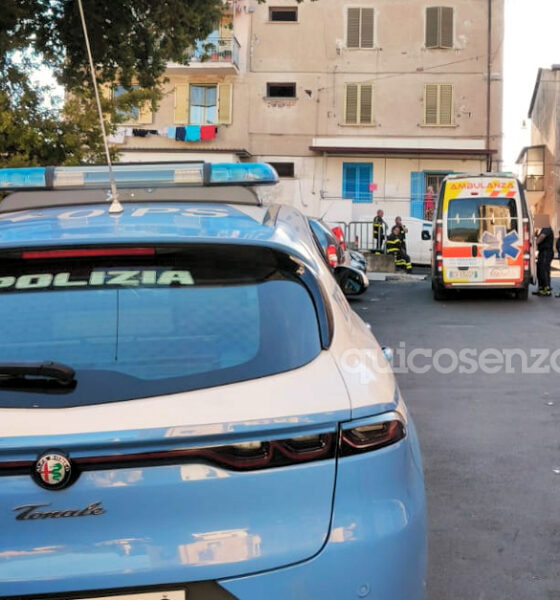 Cosenza, giovane minaccia di fare esplodere una bombola del gas e lanciarsi dal balcone. Salvato 56 Cosenza minaccia di lanciarsi dal balcone San Vito CS