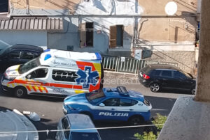 Cosenza, giovane minaccia di fare esplodere una bombola del gas e lanciarsi dal balcone. Salvato 54 Cosenza minaccia di lanciarsi dal balcone Serra Spiga2