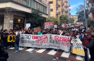 Cosenza studenti corteo