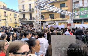 Cosenza studenti corteo2