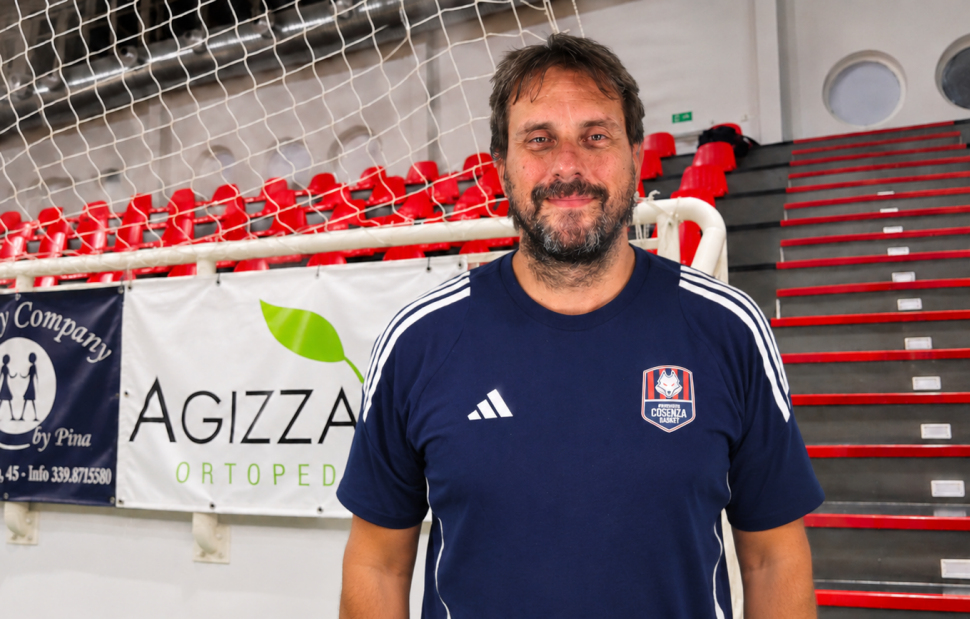 Pirossigeno Cosenza Basket straripante a Mondragone: si impone 98-70 e cala il tris di vittorie consecutive 52 DS Lorenzi Pirossigeno Cosenza Basket
