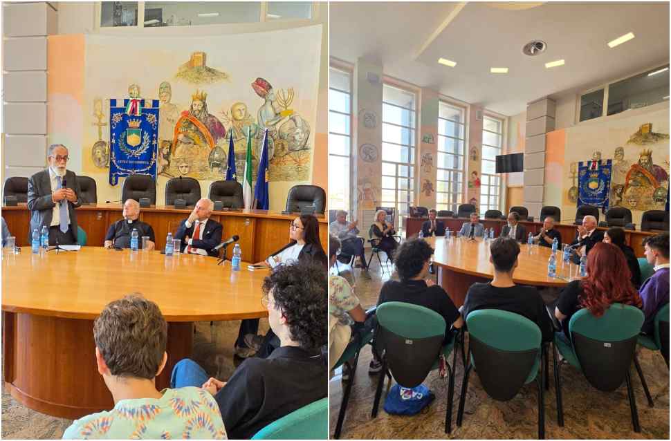 "Diamo una chance alla Pace", a Palazzo dei Bruzi confronto aperto tra istituzioni, Chiesa e giovani 51 pace