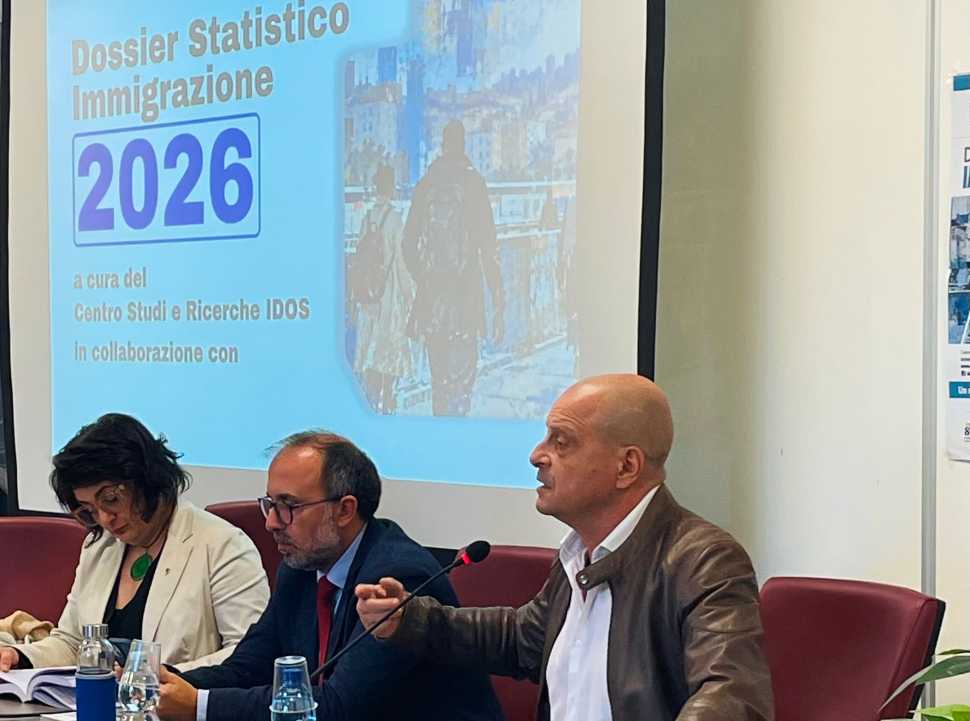 La Calabria resta terra di emigrazione: 110mila gli stranieri, ma non frenano lo spopolamento 52 Dossier stranieri Unical