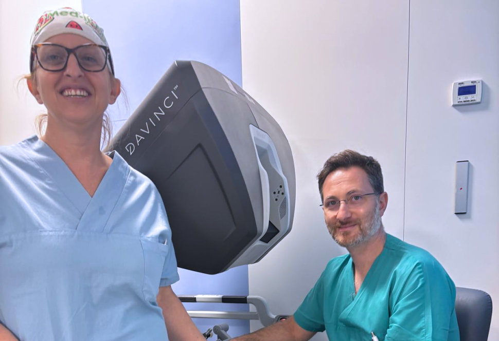 A Cosenza la chirurgia robotica del futuro è realtà: all’Annunziata operati i primi 4 pazienti con robot Single-Port 52 Dott.ssa Juana Riitano e il dr Roberto Perri