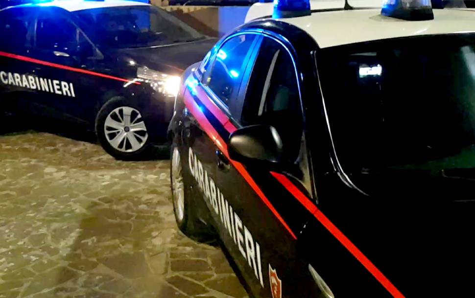 Fumo rifiuti - carabinieri