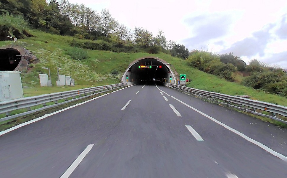 Ennesimo furto di cavi sulla A2 tra Cosenza e Altilia: galleria Serraspiga senza luce 52 Galleria-A2-Serraspiga