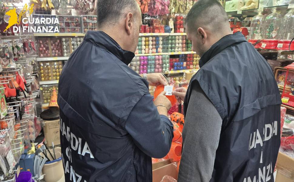 Halloween, blitz della Guardia di Finanza: sequestrati oltre 30mila prodotti pericolosi 51 Halloween Guardia di finanza 01