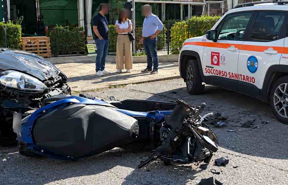 Paura a Montalto Uffugo, violento scontro tra auto e scooter: arriva l’elisoccorso 51 Incidente_Montalto Uffugo