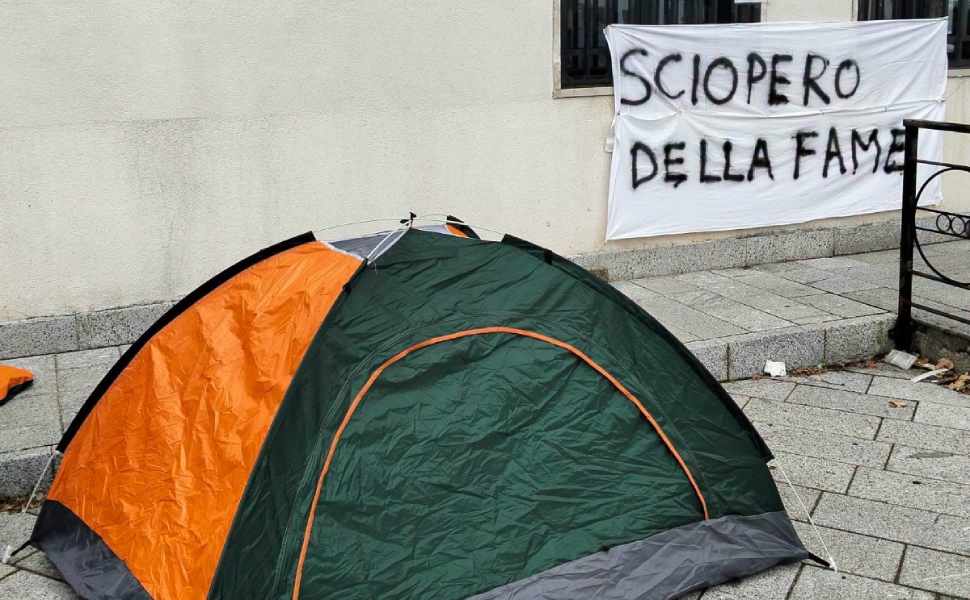 "Invisibili" di San Giovanni in Fiore, 4° giorno di protesta: sciopero della fame e ultimatum alla Regione 52 Invisibili San Giovanni in Fiore - protesta sciopero fame 01
