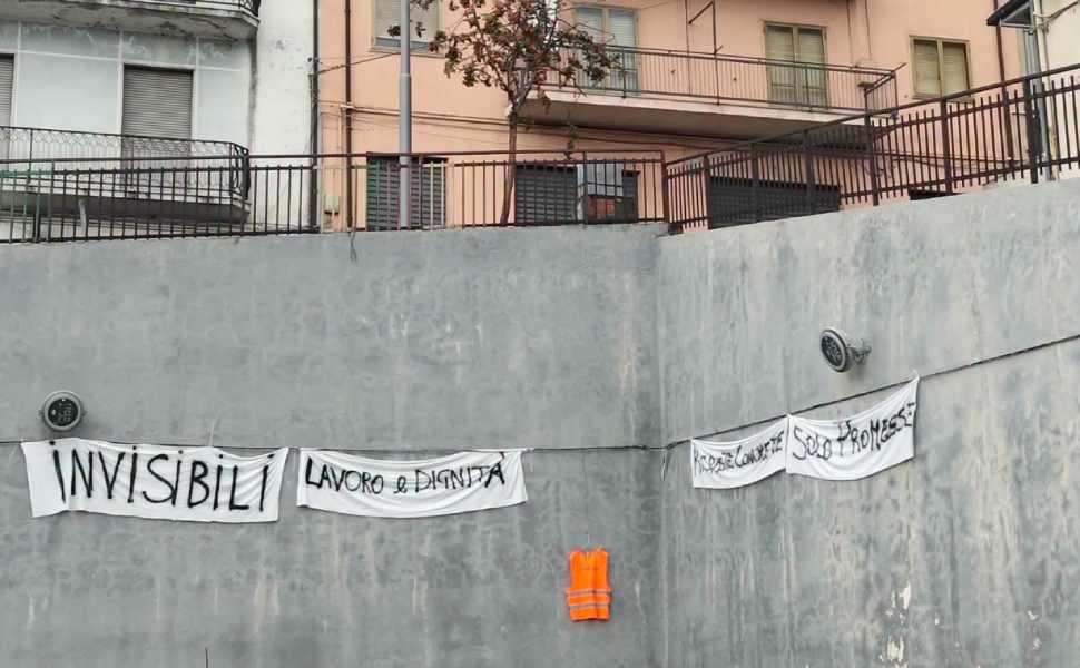 "Invisibili" di San Giovanni in Fiore, 4° giorno di protesta: sciopero della fame e ultimatum alla Regione 53 Invisibili San Giovanni in Fiore - protesta sciopero fame 03