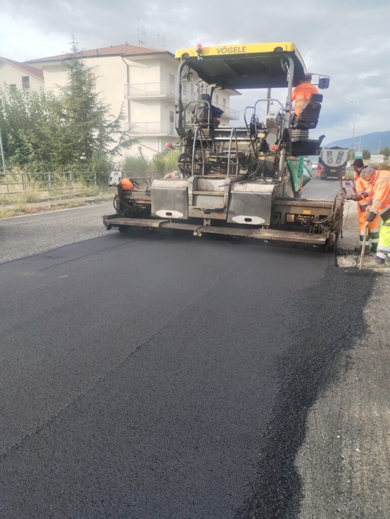 Strade nel Cosentino, scattano i lavori su quattro provinciali: ecco dove si interviene 52 Lavori-di-bitumazione-strade provinciali-cosentino