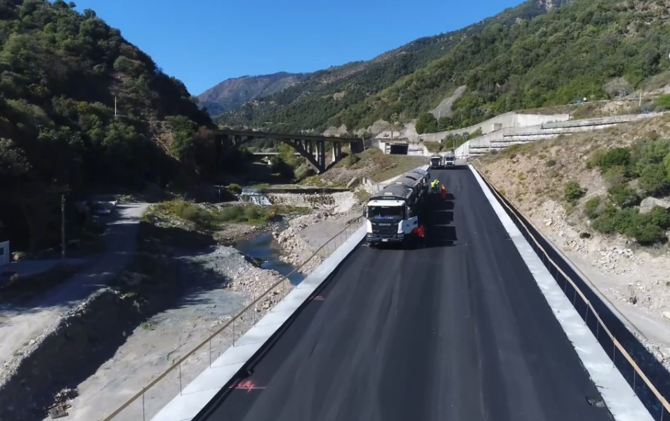 Longobucco: collaudo statico sul viadotto "Ortiano 2" con 12 mezzi pesanti. Sila-Mare verso la riapertura 51 Longobucco Viadotto ortiano2 Sila Mare