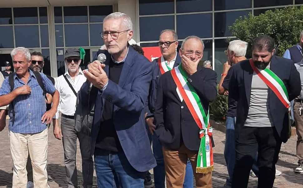 Parchi eolici protesta cittadella - Laghi 01