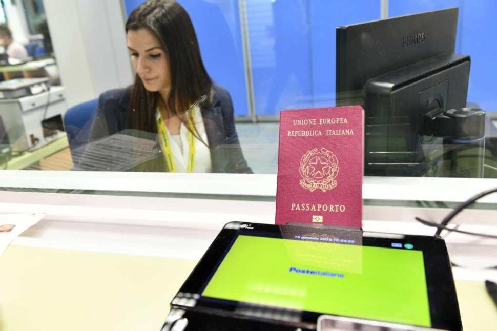 Boom di passaporti rilasciati negli uffici postali: superate le 300mila unità in tutta Italia 181 Passaporti_uffici postali
