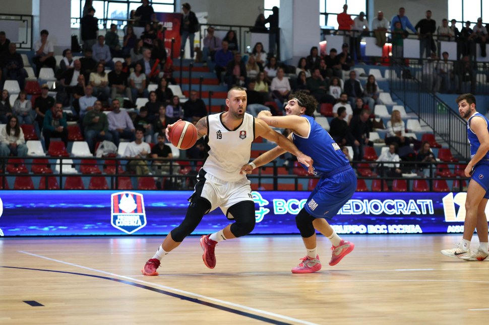Pirossigeno Cosenza Basket, prima gioia casalinga e secondo successo di fila: UBM Maddaloni travolto 83-60 52 Pirossigeno Cosenza Basket_02