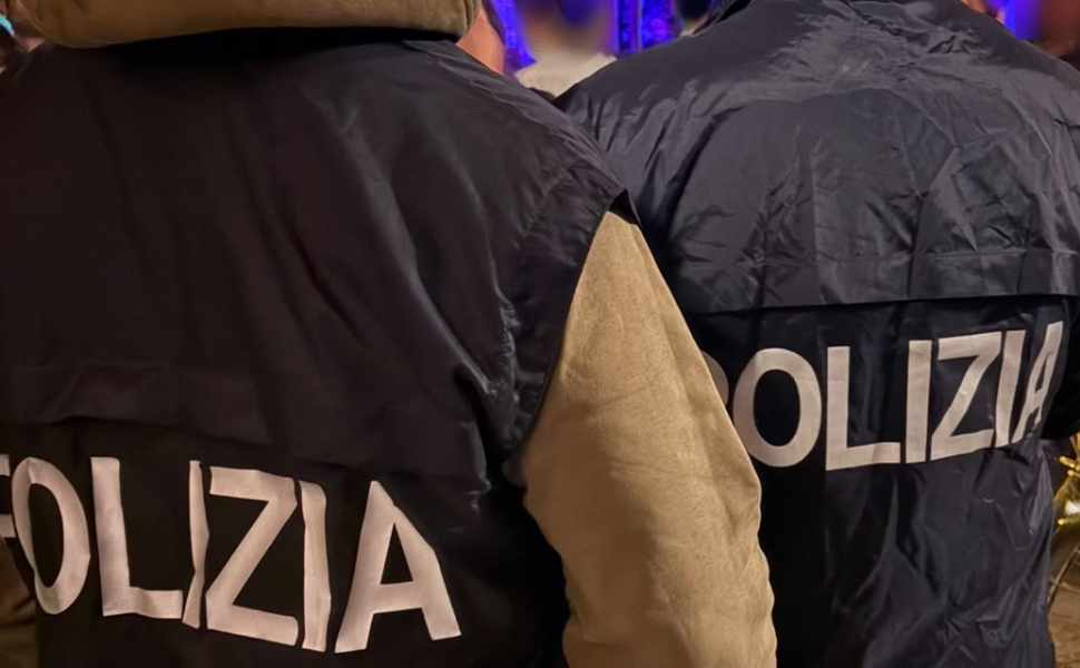 Polizia controlli notte - discoteca 03