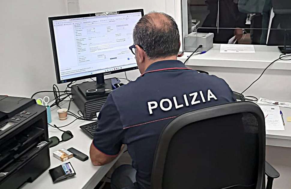 Cosenza: pluripregiudicato irregolare scarcerato e poi trattenuto, destinato al CPR di Bari in attesa dell'espulsione 51 pluripregiudicato_espulsione