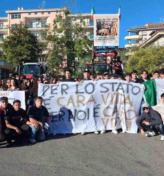 studenti_agricoltori_protesta
