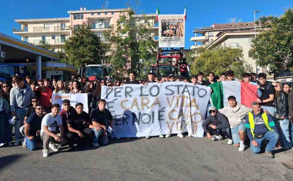 studenti_agricoltori_protesta