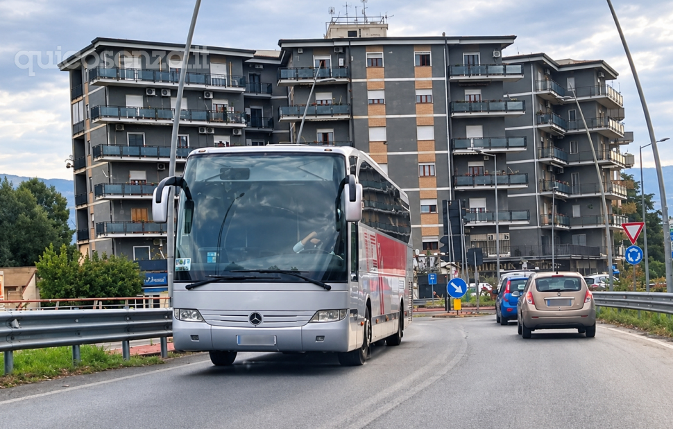 Rende: nuovi percorsi e fermate per gli autobus extraurbani. Trombino (FDL): «Corrette criticità strutturali sul traffico» 51 Rende autobus extraurbani