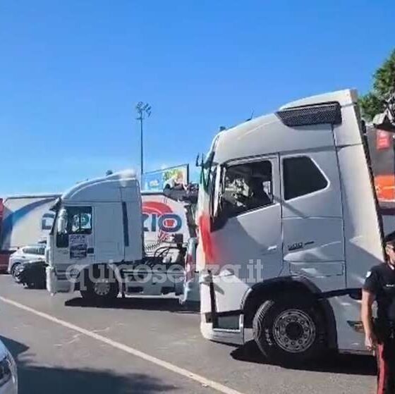 La protesta esplode a San Lucido, bloccata la SS 18: «Vogliamo i sindaci con noi, la disperazione ha superato il limite» 56 San Lucido_Blocco SS 18