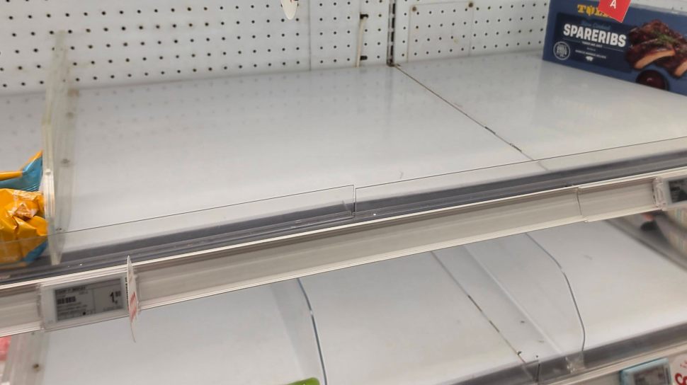 Scaffali vuoti anche nei supermercati di Castrovillari: i disagi della protesta si allargano all'area del Pollino 52 Scaffali vuoti Castrovillari 2