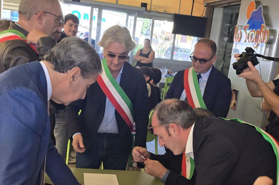 Caro carburanti e crisi economica, dal Tirreno al Savuto l'appello di 28 sindaci «Misure subito o la Calabria si ferma» 52 Sindaci Tirreno Cosentino caro vita